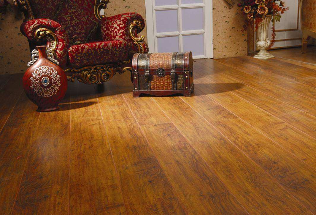 2017年最新强化木地板十大品牌排行榜，强化木地板作为木地板中的一种，受到广大消费者的喜爱和追捧。强化木地板强度高、规格统一、耐磨系数高、防腐、防蛀而且装饰效果好，是比较适合现代家庭生活节奏的地面材料。下面，强化木地板十大品牌小编就为大家详细介绍一下2017年最新强化木地板十大品牌排行榜吧！